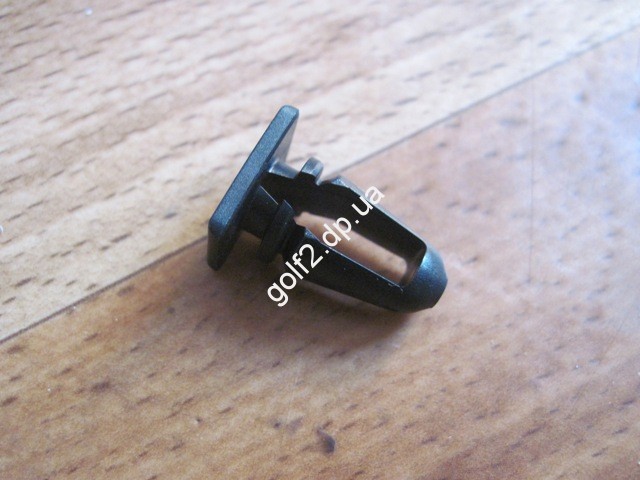 Клипса накладки порога