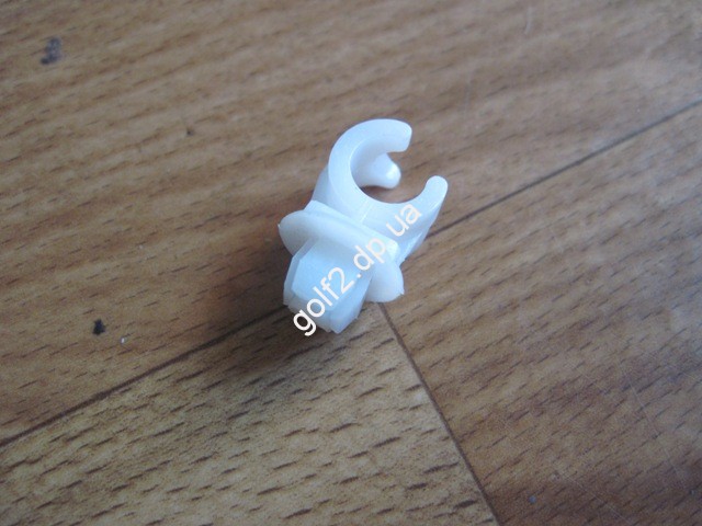 Клипса упора капота